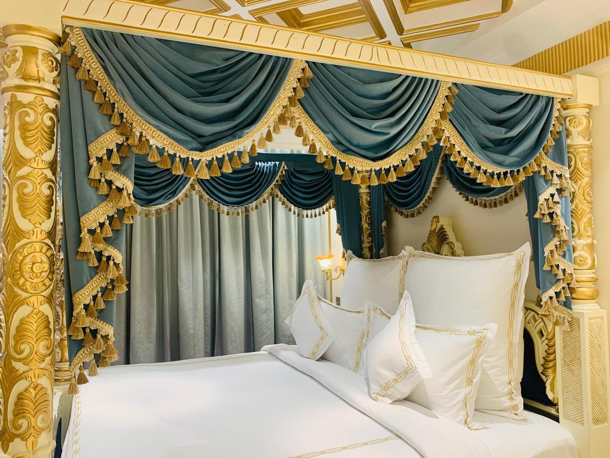The Accord Metropolitan Hotel 5*